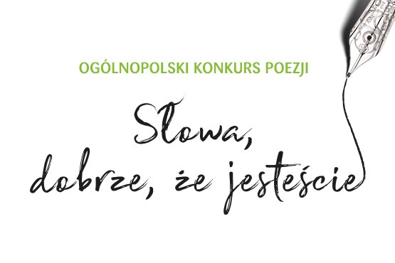 Czarny napis Słowa, dobrze, że jesteście zajmuje środek grafiki. Litery przypominają pismo odręczne. Nad nim widnieje mniejszy, zielony napis Ogólnopolski Konkurs Poezji. W prawym górnym rogu znajduje się metalowa stalówka wiecznego pióra. Końcówka stalówki dotyka czarnej, falistej linii. Linia biegnie w dół i łączy się z ostatnią literą e w głównym napisie. Tło grafiki jest jednolicie białe.